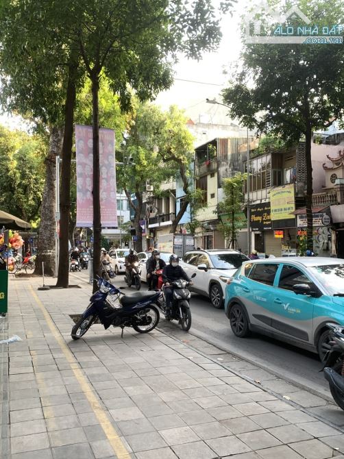 SIÊU HIẾM - MẶT PHỐ LÒ ĐÚC - HAI BÀ TRƯNG - 3 BƯỚC CHÂN LÊN BỜ HỒ HOÀN KIẾM - XÂY CAO TỐT