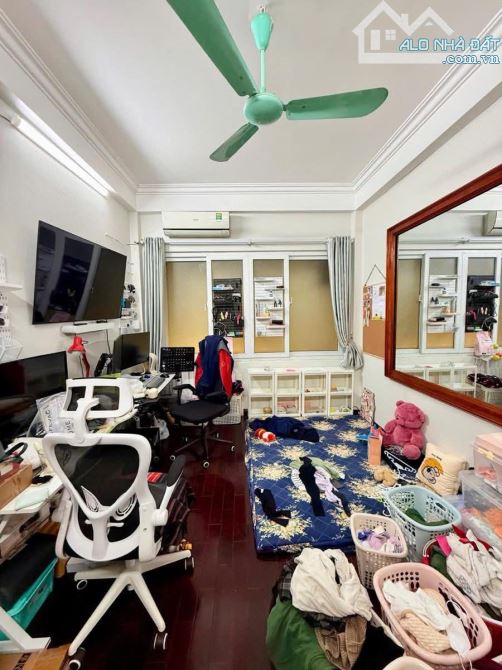 Nhà dân xây khu cán bộ oto qua plo Thái Thịnh kdoanh + CTY 58m2 x mtiền 3.6m. Giá 16.8 tỷ