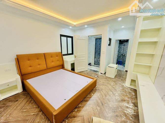 Bán Nhà : Phân Lô Tam Trinh : 80m2 - 7T Thang Máy gara oto