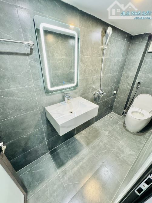 Bán Nhà : Bạch Mai 26m2 - 5Tầng - 3ngủ - ngõ thông gần phố