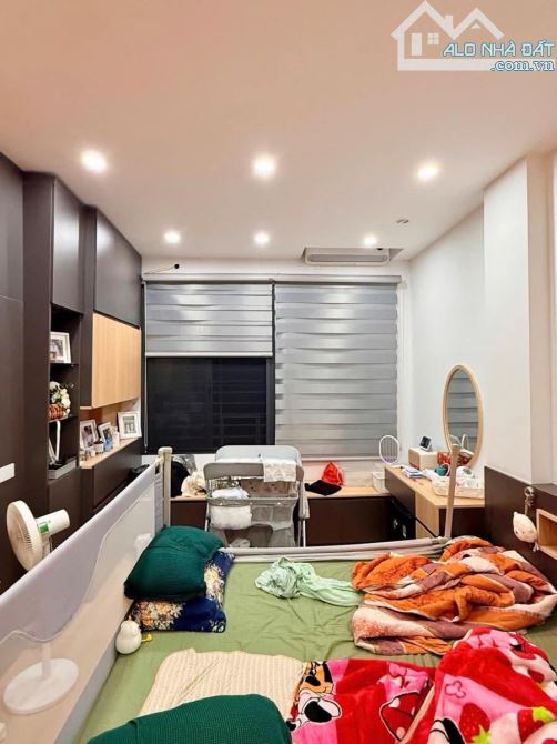 Nhà dân xây khu cán bộ oto qua plo Thái Thịnh kdoanh + CTY 58m2 x mtiền 3.6m. Giá 16.8 tỷ