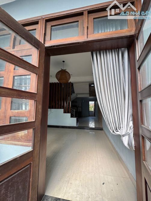 NHÀ 3 TẦNG MẶT TIỀN KINH DOANH PHẠM VĂN ĐỒNG - NHÀ KIÊN CỐ - KHÔNG NỘI THẤT - TP HUẾ - 8