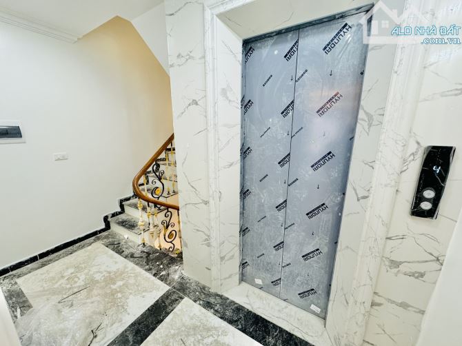 Bán Nhà : Phân Lô Tam Trinh : 80m2 - 7T Thang Máy gara oto