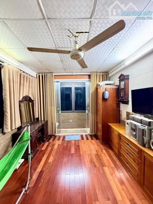 Nhà dân xây khu cán bộ oto qua plo Thái Thịnh kdoanh + CTY 58m2 x mtiền 3.6m. Giá 16.8 tỷ