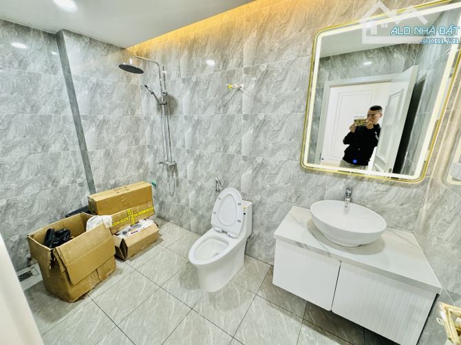 Bán Nhà : Phân Lô Tam Trinh : 80m2 - 7T Thang Máy gara oto