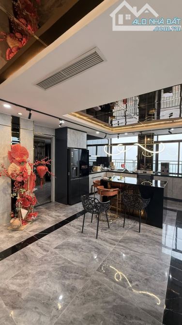 BIỆT THỰ TRÊN KHÔNG. PENTHOUSE - DUPLEX UDIC WESTLAKE TÂY HỒ. DIỆN TÍCH 296M2. GIÁ 31 TỶ