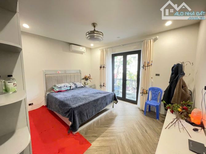 Cực hiếm! Bán tòa homestay mặt phố Liên Trì, 100m2, 9 tầng 1 hầm, mặt tiền 4.5m, 56.8 tỉ