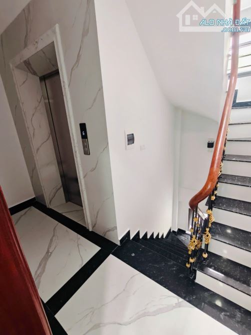 6 tầng thang máy mới Ngõ 299 Hoàng Mai oto tránh đỗ bàn cờ 50m2 full nội thất. Giá 19.9 tỷ
