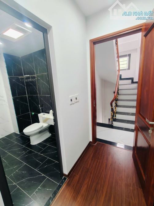 6 tầng thang máy mới Ngõ 299 Hoàng Mai oto tránh đỗ bàn cờ 50m2 full nội thất. Giá 19.9 tỷ