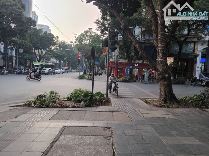 Bán nhà Mặt Phố Bà Triệu, Hoàn Kiếm, 584m2 x MT 20m, Giá 520 Tỷ - 150m ra Hồ Hoàn Kiếm