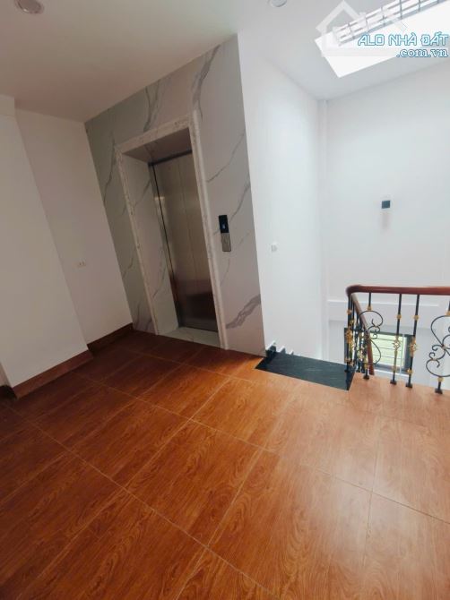 6 tầng thang máy mới Ngõ 299 Hoàng Mai oto tránh đỗ bàn cờ 50m2 full nội thất. Giá 19.9 tỷ