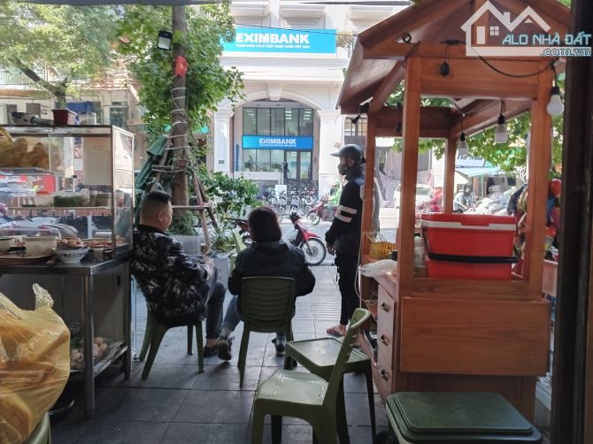 Bán nhà mặt phố Bà Triệu - Hoàn Kiếm DT 452m2 x 3 tầng, MT 13m, (350 tỷ)