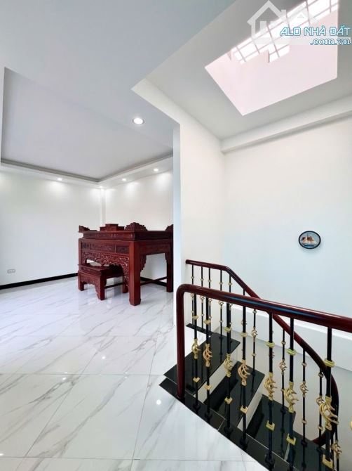 NHÀ MỚI ĐẸP Ở NGAY - TRUNG TÂM BA ĐÌNH - NGÕ BA GÁC THÔNG RA HAI PHỐ