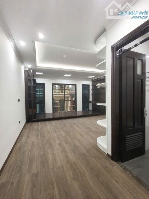 TRUNG KÍNH - 70/80M2 - 7 TẦNG THANG MÁY - MT 5,1M - VỈA HÈ - NGÕ THÔNG Ô TÔ TRÁNH