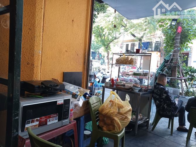 Bán nhà mặt phố Bà Triệu - Hoàn Kiếm DT 452m2 x 3 tầng, MT 13m, (350 tỷ)