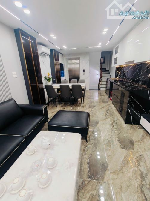 6 tầng thang máy mới Ngõ 299 Hoàng Mai oto tránh đỗ bàn cờ 50m2 full nội thất. Giá 19.9 tỷ