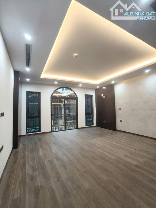 TRUNG KÍNH - 70/80M2 - 7 TẦNG THANG MÁY - MT 5,1M - VỈA HÈ - NGÕ THÔNG Ô TÔ TRÁNH