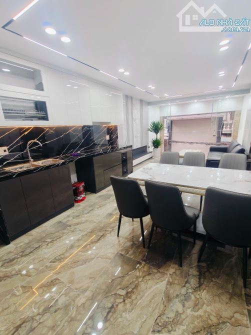 6 tầng thang máy mới Ngõ 299 Hoàng Mai oto tránh đỗ bàn cờ 50m2 full nội thất. Giá 19.9 tỷ