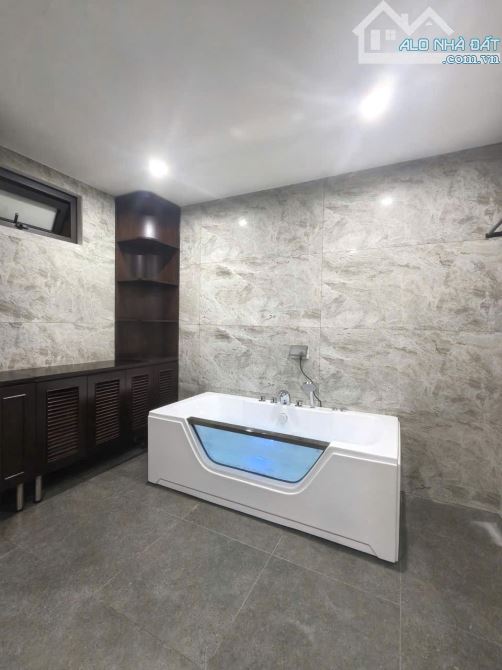 TRUNG KÍNH - 70/80M2 - 7 TẦNG THANG MÁY - MT 5,1M - VỈA HÈ - NGÕ THÔNG Ô TÔ TRÁNH