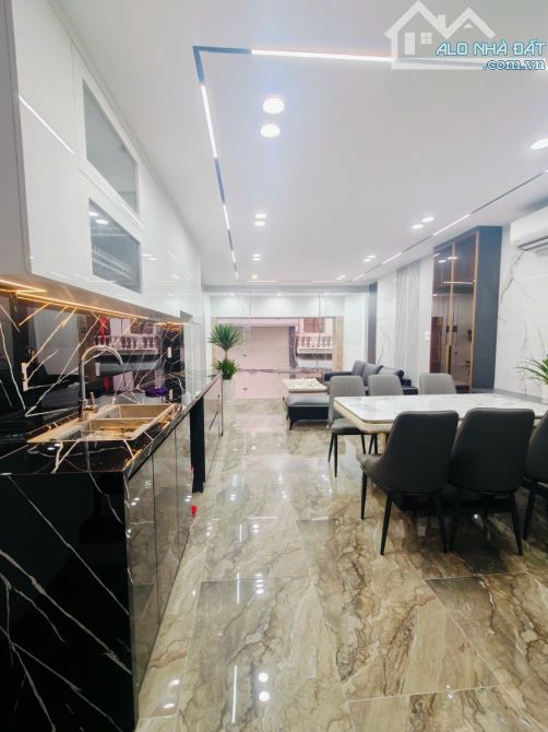 6 tầng thang máy mới Ngõ 299 Hoàng Mai oto tránh đỗ bàn cờ 50m2 full nội thất. Giá 19.9 tỷ