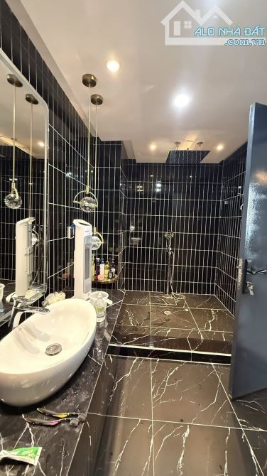 BIỆT THỰ TRÊN KHÔNG. PENTHOUSE - DUPLEX UDIC WESTLAKE TÂY HỒ. DIỆN TÍCH 296M2. GIÁ 31 TỶ