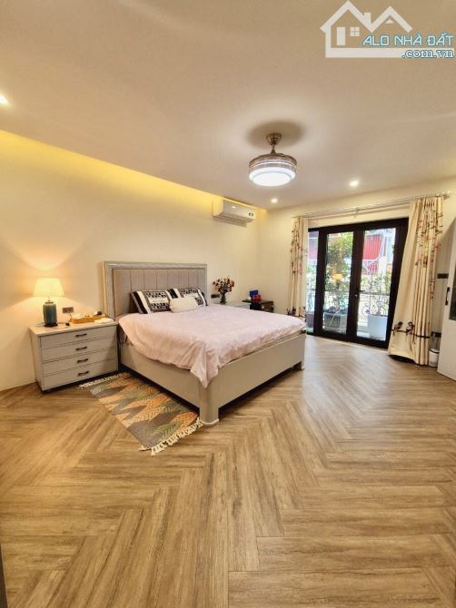 Mặt phố Quan Nhân, Thanh Xuân 5 tầng thang máy 85M MT 5m Sổ đẹp 2 THOÁNG 22 tỷ