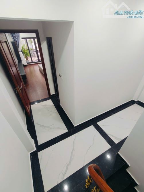 6 tầng thang máy mới Ngõ 299 Hoàng Mai oto tránh đỗ bàn cờ 50m2 full nội thất. Giá 19.9 tỷ