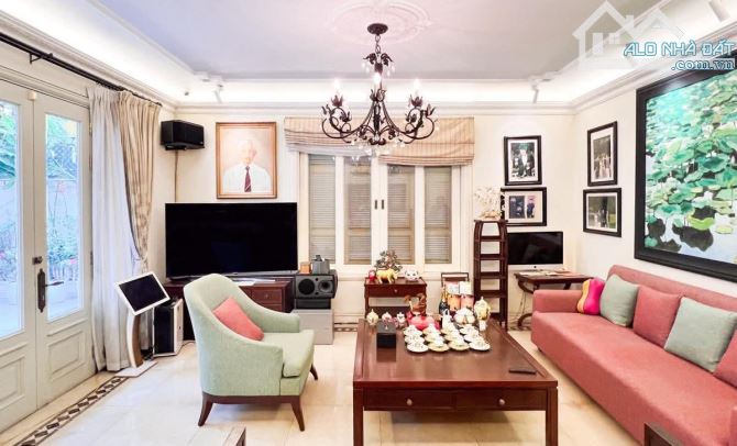 Siêu biệt thự phố Nguyễn Gia Thiều, Hoàn Kiếm, 1 sổ 1 chủ, DT 255m2, MT 8.3m, Giá 255 tỷ