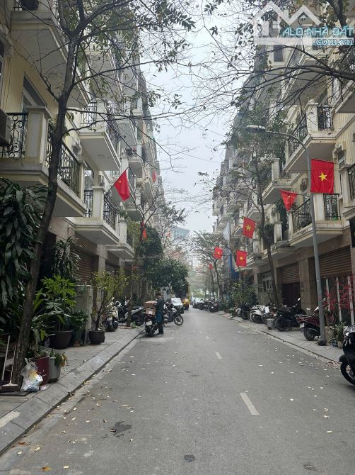 Bán nhà riêng phố Nguỵ Như Kon Tum! Thang máy, ô tô tránh, vỉa hè, kinh doanh. 70m*6T