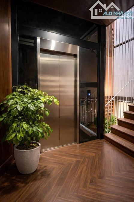 Bán nhà căn góc phân lô ô tô tránh nhau ô tô vào nhà Phan Đình Giót 6 tầng thang máy xịn n