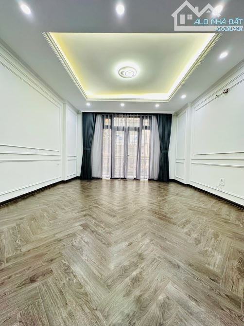 Bán nhà mới Lò Đúc, ngõ nông gần mặt phố, thang máy, chỉ nhỉnh 11 tỷ.