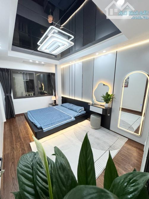 "HIẾM QUÁ" CHỈ 5.57 TỶ CÓ NHÀ PHỐ BẠCH ĐẰNG-HAI BÀ TRƯNG 26Mx5T, FUILL NỘI THẤT,NGÕ NÔNG