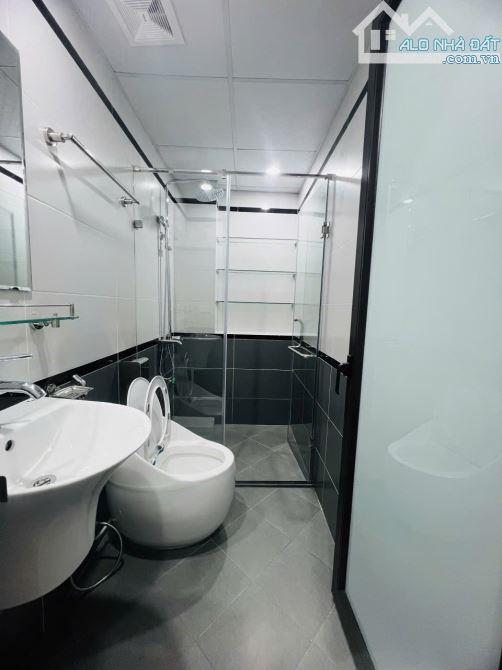 Bán nhà mới Lò Đúc, ngõ nông gần mặt phố, thang máy, chỉ nhỉnh 11 tỷ.