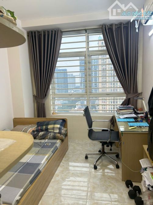 Hàng xóm Tân Hoàng Minh! Bán căn 2 phòng ngủ DT 76m2 full nội thất, view Hồ Tây 655 LLQ