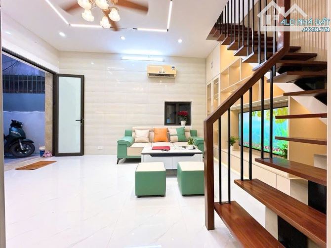 Nhà 30m Bạch Mai, lô góc sáng thoáng– Cách 300m 3 Đại học lớn – Khai thác cho thuê cực tốt