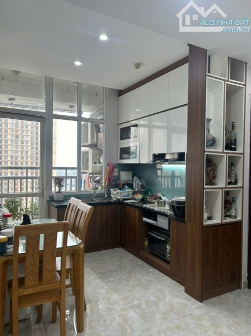 Hàng xóm Tân Hoàng Minh! Bán căn 2 phòng ngủ DT 76m2 full nội thất, view Hồ Tây 655 LLQ