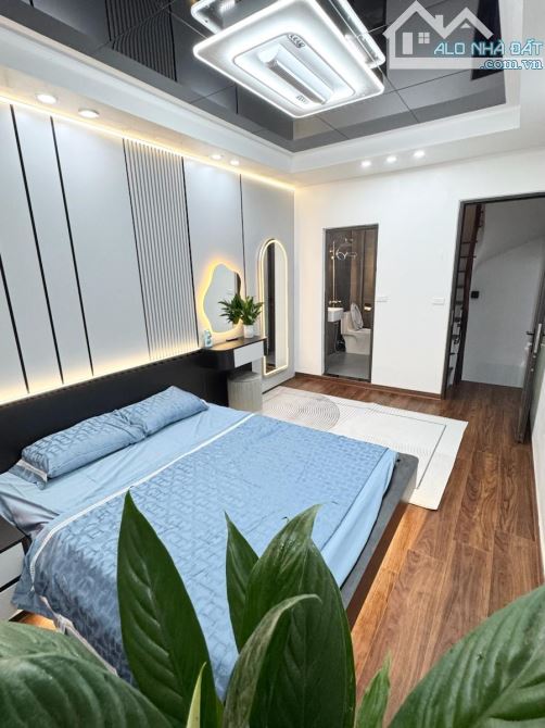 "HIẾM QUÁ" CHỈ 5.57 TỶ CÓ NHÀ PHỐ BẠCH ĐẰNG-HAI BÀ TRƯNG 26Mx5T, FUILL NỘI THẤT,NGÕ NÔNG