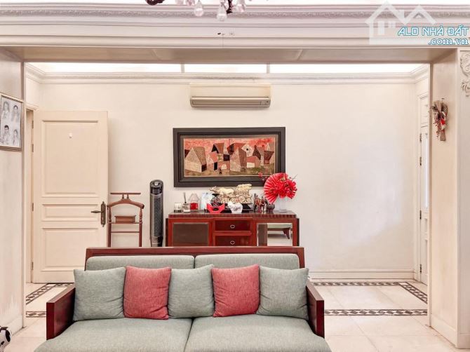 Siêu biệt thự phố Nguyễn Gia Thiều, Hoàn Kiếm, 1 sổ 1 chủ, DT 255m2, MT 8.3m, Giá 255 tỷ