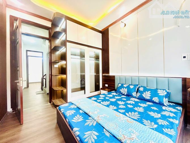 Bán nhà Phố VĨnh Hưng, Tân Khai, 33m2 x 5 tầng, ô tô 10m, GIá chỉ 6,7 tỷ( ctl)