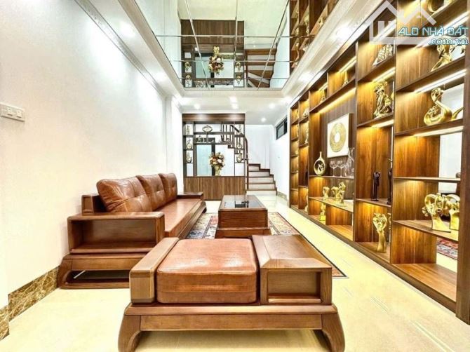 Bán nhà Giáp Nhất, Thanh Xuân - Ô tô đỗ cửa - Tặng full nội thất - 5 tầng - chào 11 tỷ 25