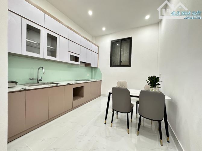 NHÀ CẦU GIẤY ĐẸP PHÂN LÔ Ô TÔ TRÁNH NGÕ THÔNG 36M 6 Tầng 9,1 TỶ GẦN HỒ QUẬN UỶ