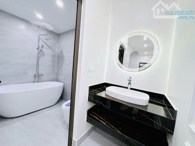 SIÊU PHẨM Cầu Giấy-Ngõ thông-Thang máy nhập khẩu-Cho thuê kinh doanh cực đỉnh-16 tỷ CHỐT