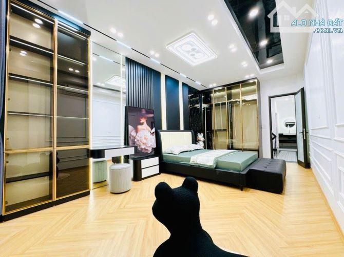 SIÊU PHẨM Cầu Giấy-Ngõ thông-Thang máy nhập khẩu-Cho thuê kinh doanh cực đỉnh-16 tỷ CHỐT