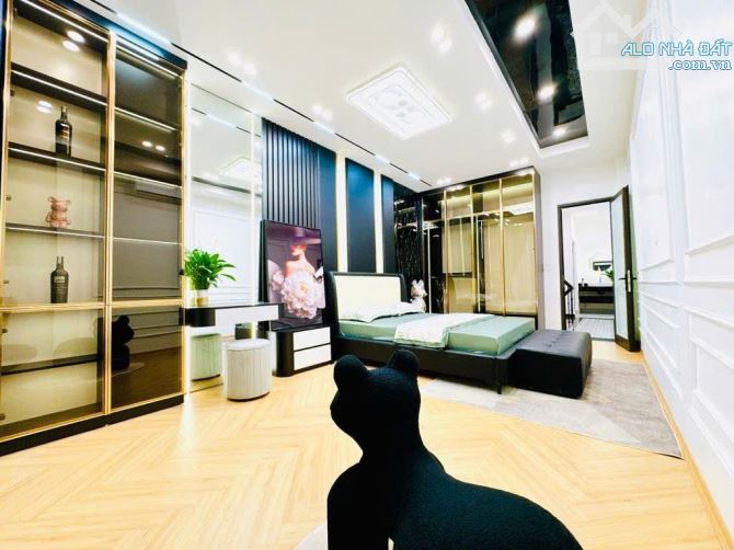 SIÊU PHẨM Cầu Giấy-Ngõ thông-Thang máy nhập khẩu-Cho thuê kinh doanh cực đỉnh-16 tỷ CHỐT