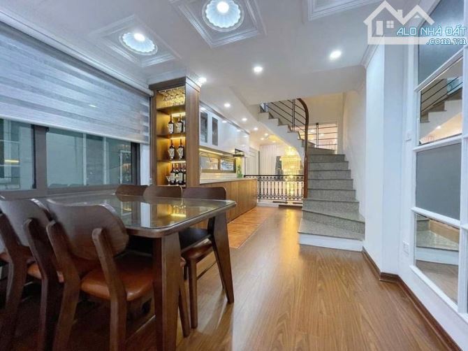 Bán nhà Giáp Nhất, Thanh Xuân - Ô tô đỗ cửa - Tặng full nội thất - 5 tầng - chào 11 tỷ 25