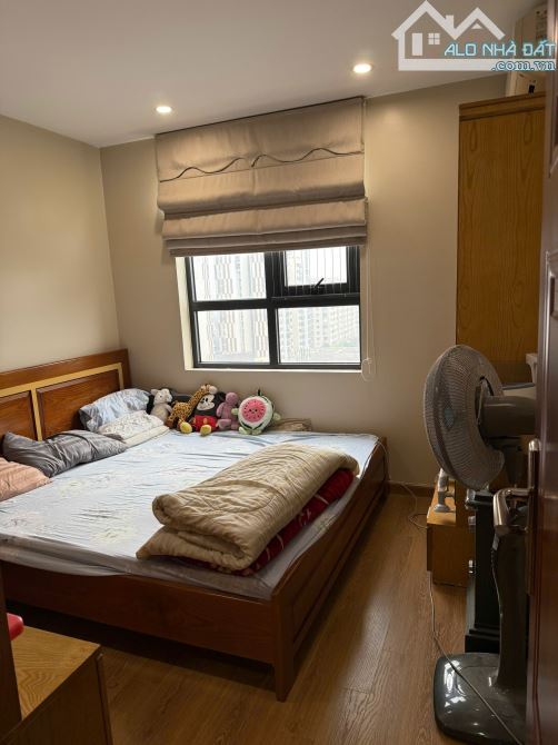 Cần bán căn hộ Central Field 219 Trung Kính 2 ngủ giá 7,58 tỷ