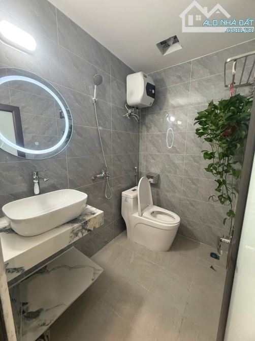 NHÀ CẦU GIẤY ĐẸP PHÂN LÔ Ô TÔ TRÁNH NGÕ THÔNG 36M 6 Tầng 9,1 TỶ GẦN HỒ QUẬN UỶ