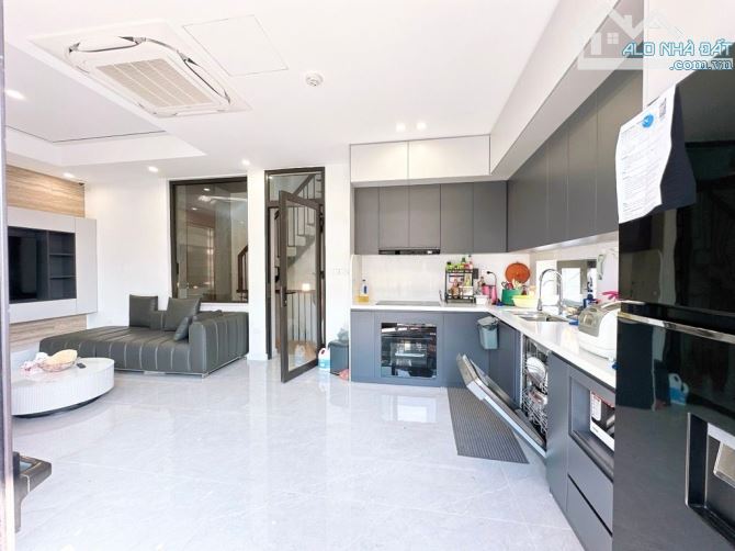 SIÊU PHẨM PHỐ VỌNG – PHÂN LÔ VIP – Ô TÔ TRÁNH 6 TẦNG THANG MÁY ~55M²)