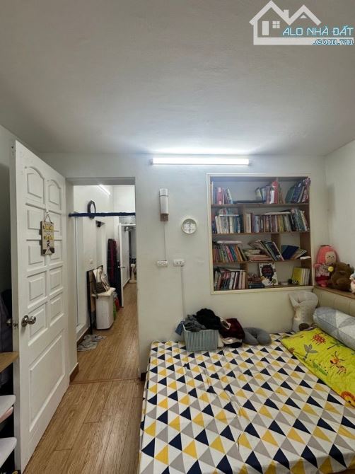 Bán căn tập thể lô góc tầng 2 phố Lạc Trung sổ 53m2 sử dụng 90m2 Trung tâm Hai bà trưng