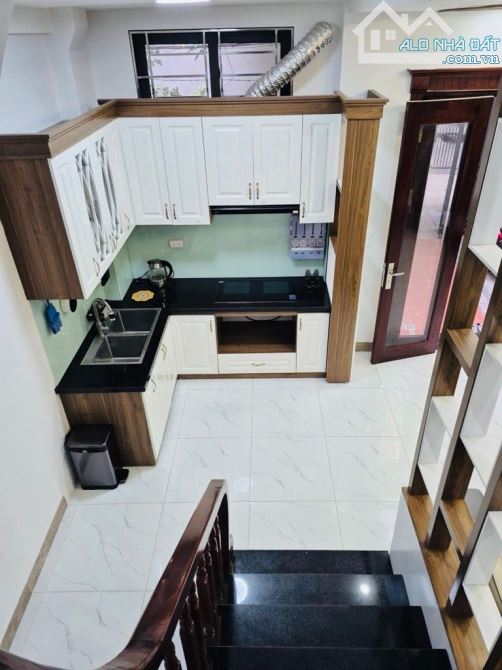 Bán nhà phố Bạch Mai , ngõ rộng , gần phố , cách ô tô tránh 15m . Dt 40m x 5Tx 10,5 tỷ